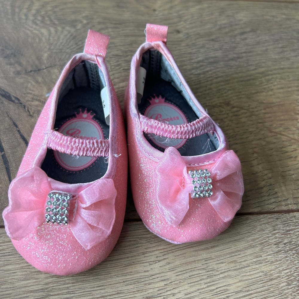 Pink glittery baby girl shoes